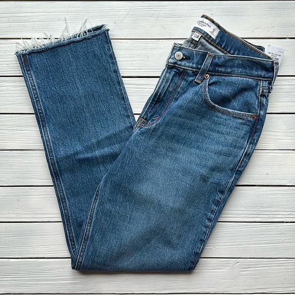 NWT Abercrombie & Fitch Curve Love The 90s Mid Rise Straight Jean size 4S - Picture 12 of 12